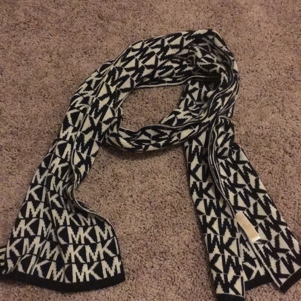Michael Kors Black & white scarf
